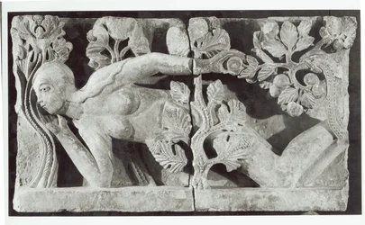 Ève, fragment du linteau du portail de la cathédrale Saint-Lazare, vers 1135-40